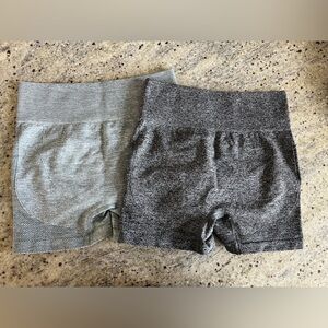 Floerns Women's 2 Pcs Seamless Camo Print Sports Shorts High Waist Yoga Shorts